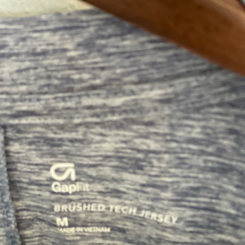 Gap Fit Yoga Brushed Tech Jersey blue/gray oversized with open back Size M - Picture 3 of 8